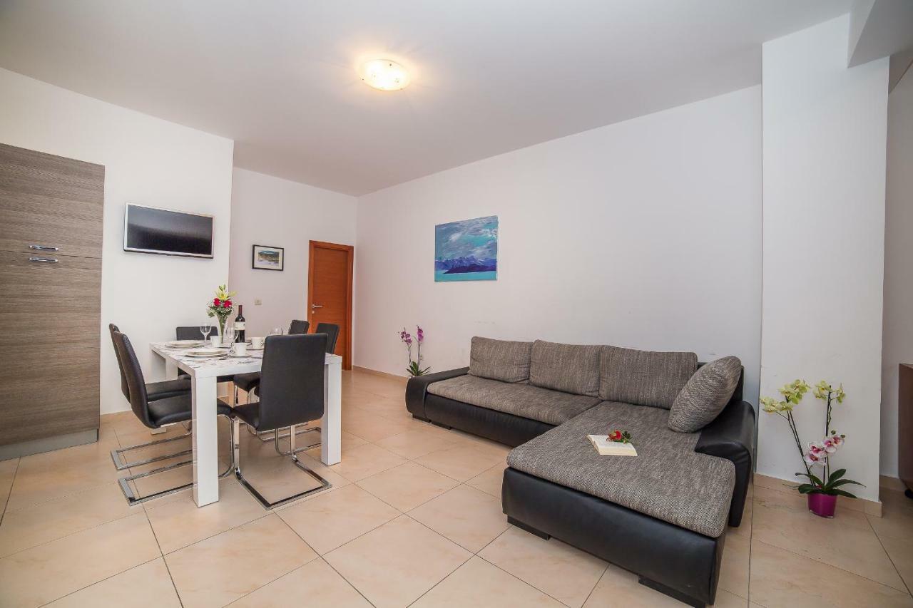 Luxury Mario Migros * Makarska